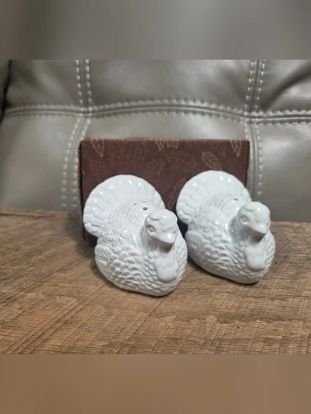 NWT Welcome Autumn Ceramic Salt & Pepper Shaker Set ~ Leaf Gift Tag ~ Bin 1D
